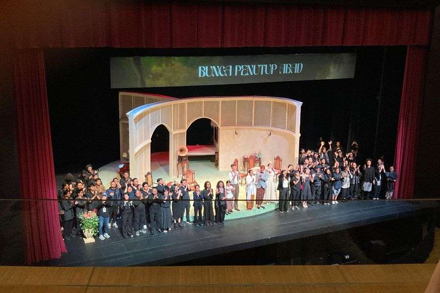 teater bunga penutup abad